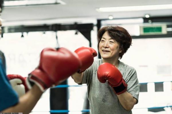 抬头游泳动作纠正_减少疲劳训练技巧